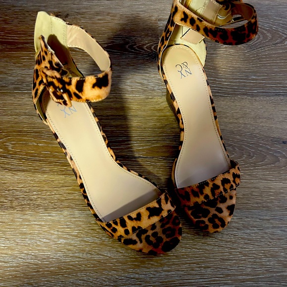 - Ny & company leopard print heels - Picture 1 of 2